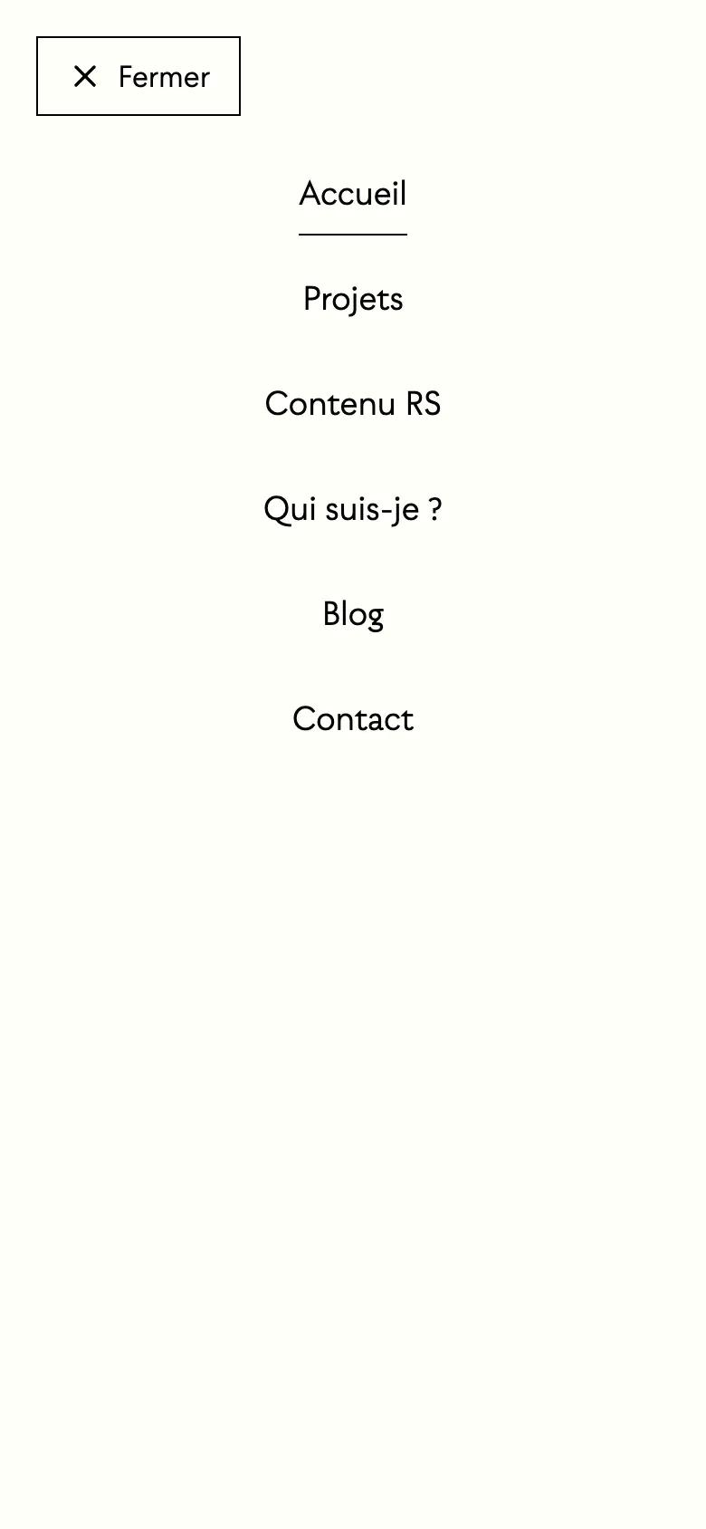 The open menu on a phone, full screen: a “Fermer” (close) button and six centered links, from Accueil to Contact.